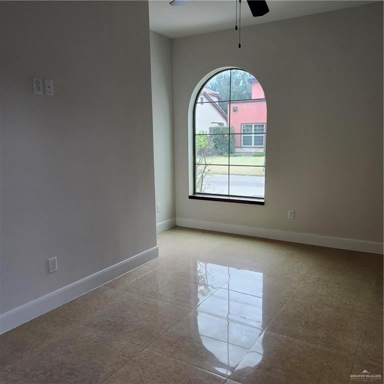 2904 Capri Ct - Photo 6 of 28