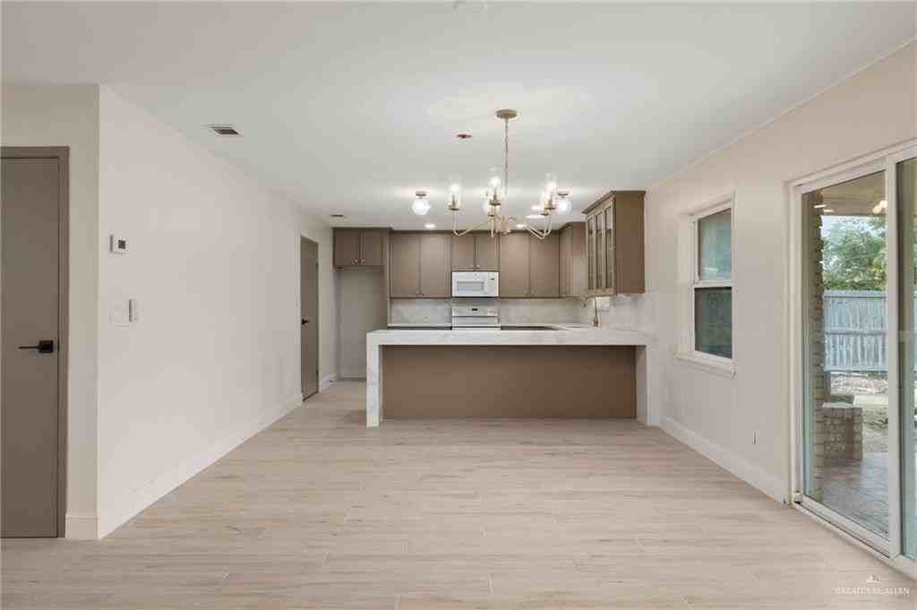 208 W Fern Ave - Photo 5 of 19