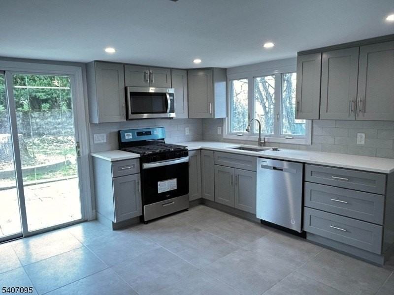 28 Iroquois Ave - Photo 5 of 15