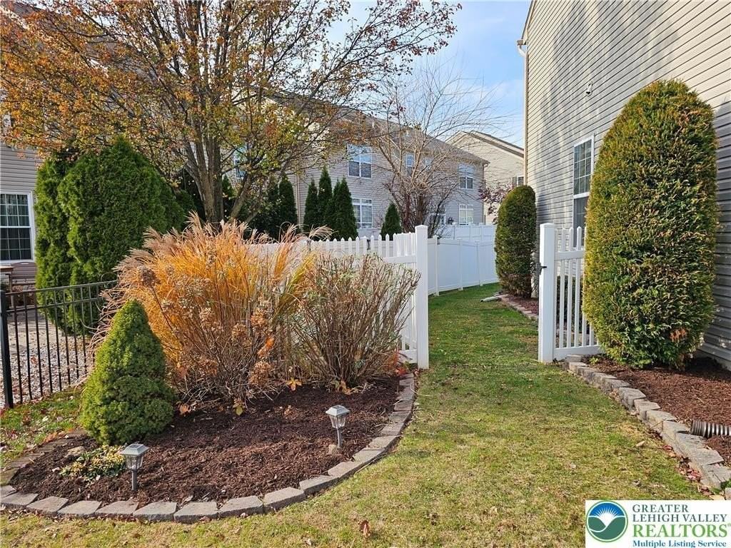 247 Milkweed Dr - Photo 3 of 32