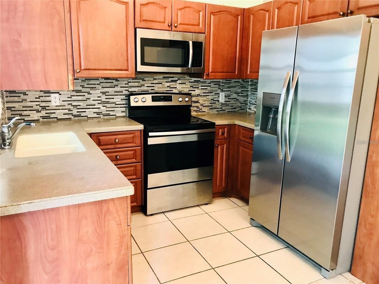 7045 Lassen Ave - Photo 5 of 38