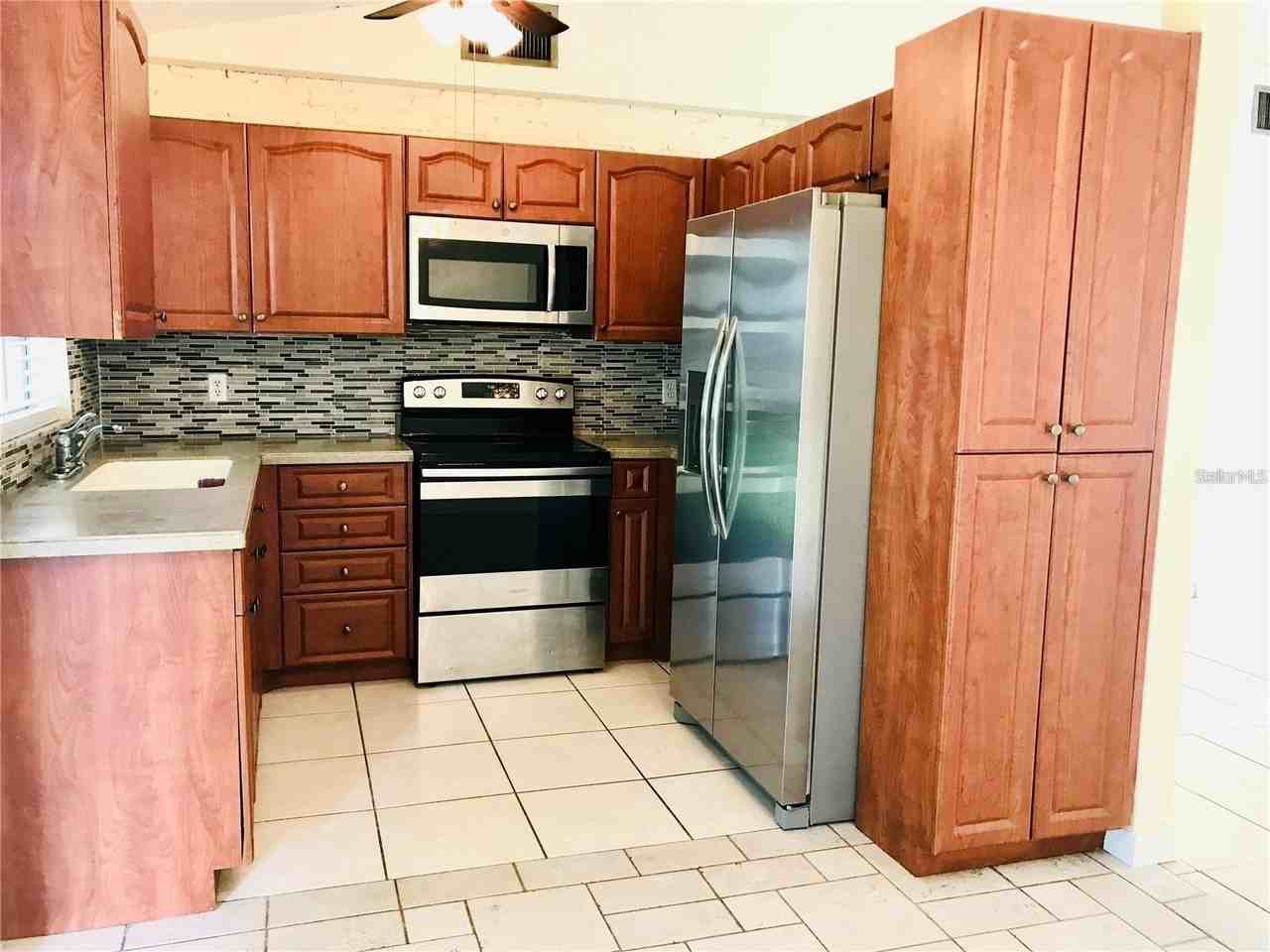 7045 Lassen Ave - Photo 6 of 38