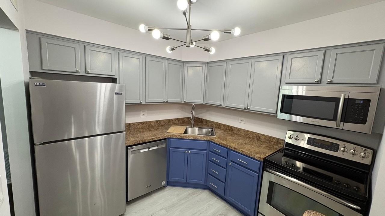 1125 Pleasant Run Dr Apt 806 #806 - Photo 2 of 9