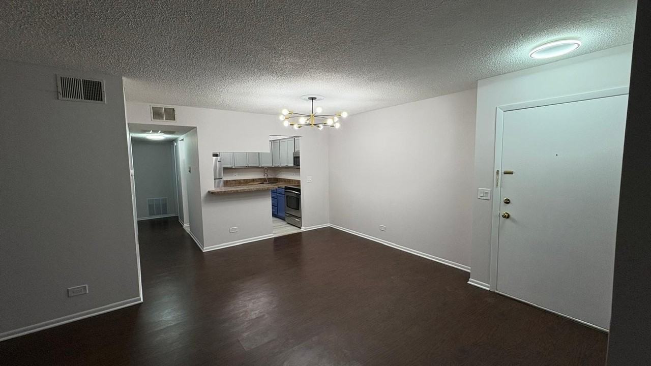 1125 Pleasant Run Dr Apt 806 #806 - Photo 4 of 9