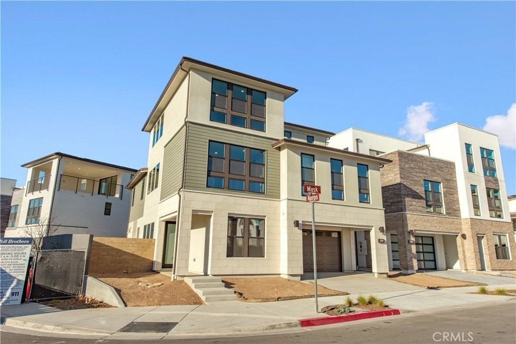 209 Mask - Photo 2 of 40