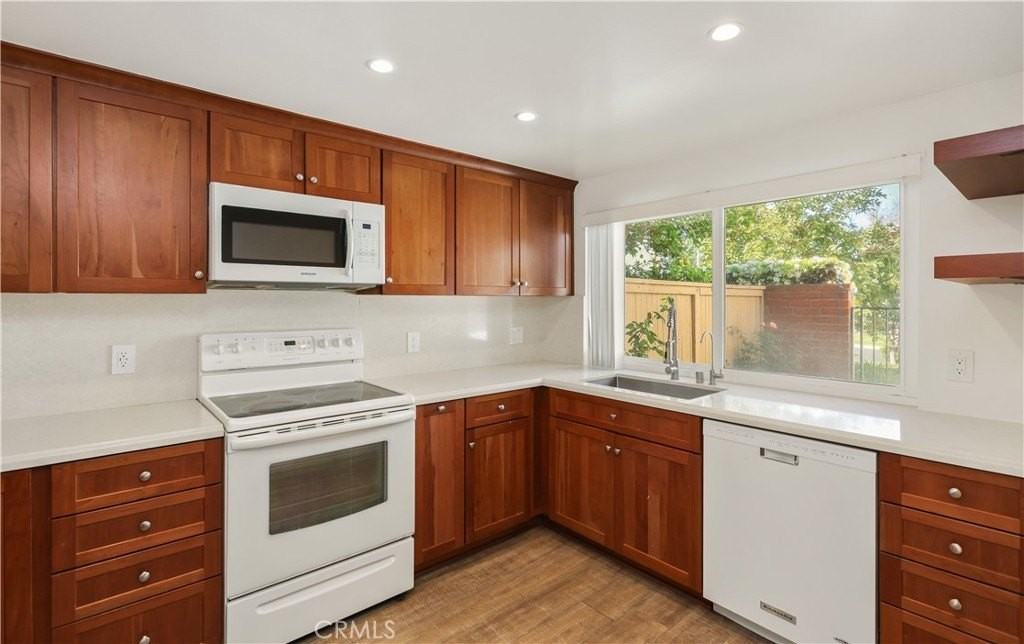 5136 Thorn Tree Ln - Photo 4 of 36