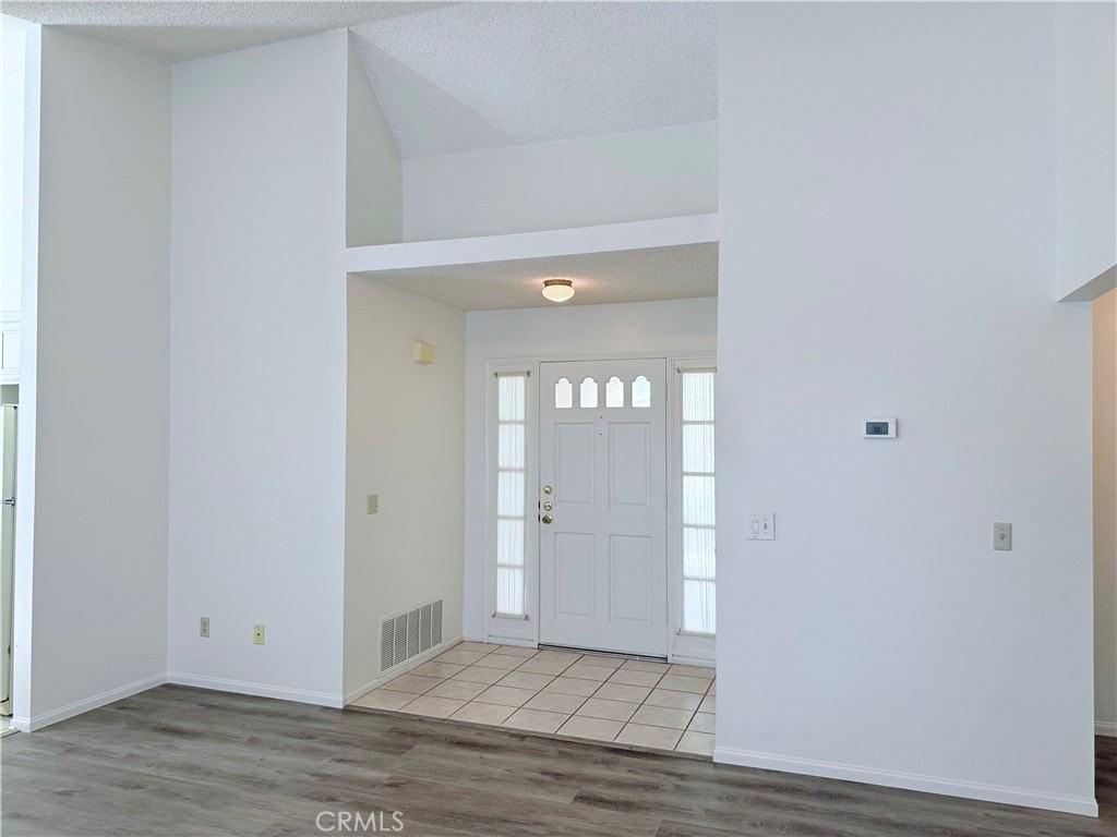 39330 Gainsborough Dr - Photo 2 of 9