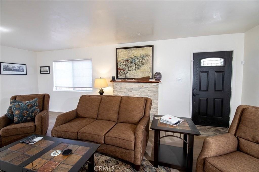 14650 Valerio St - Photo 4 of 45