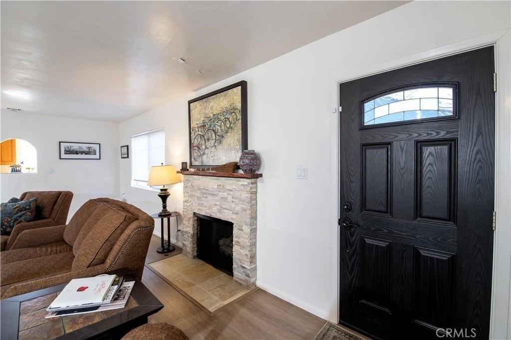 14650 Valerio St - Photo 5 of 45