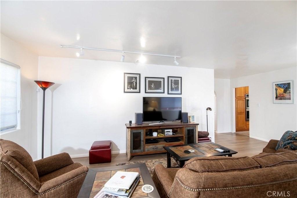 14650 Valerio St - Photo 6 of 45