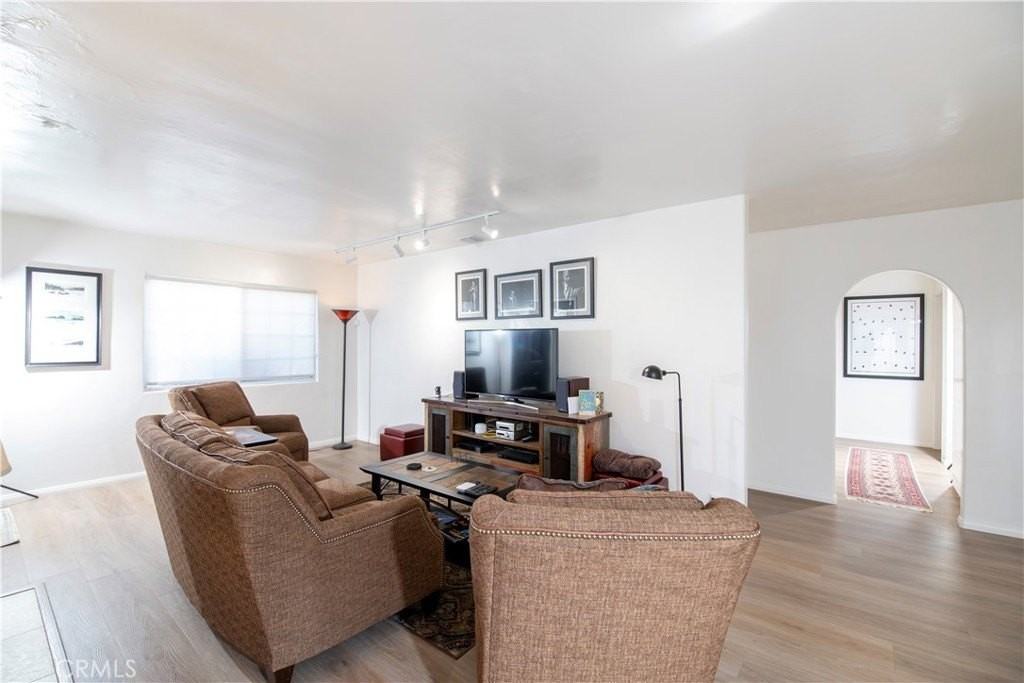 14650 Valerio St - Photo 7 of 45