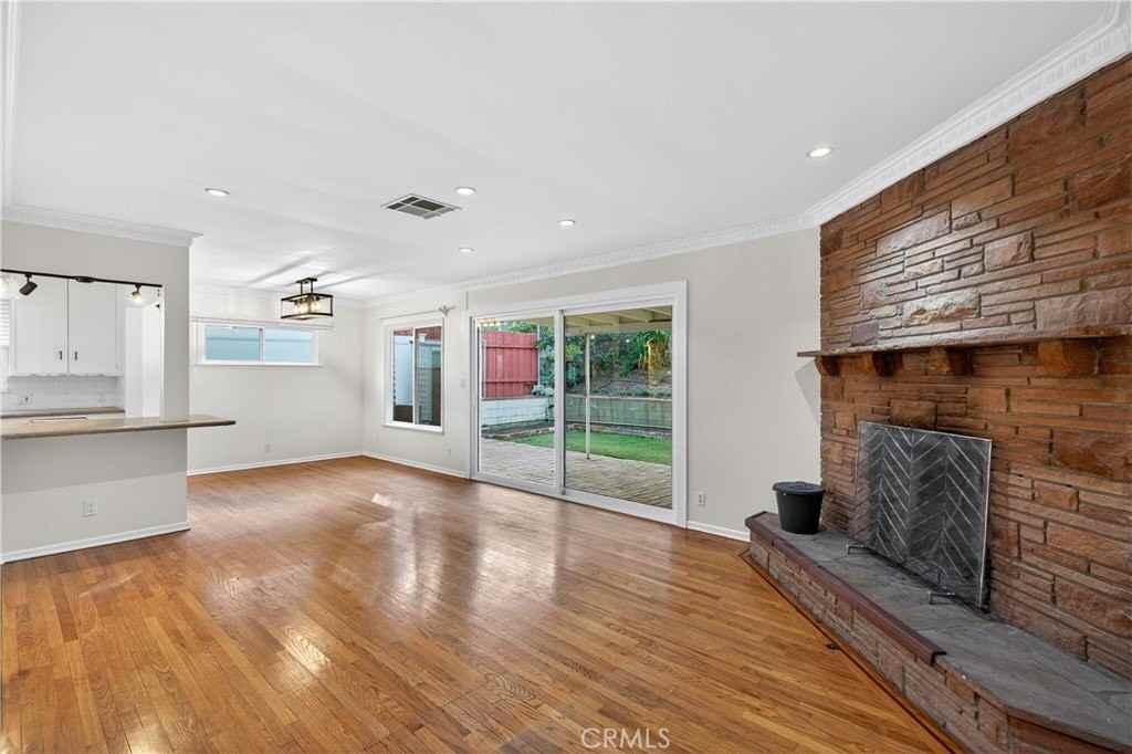 5007 Canoga Ave - Photo 3 of 16