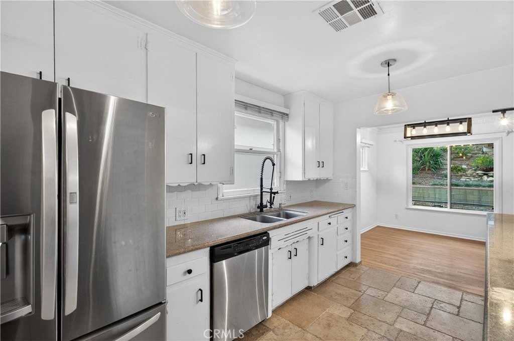 5007 Canoga Ave - Photo 4 of 16