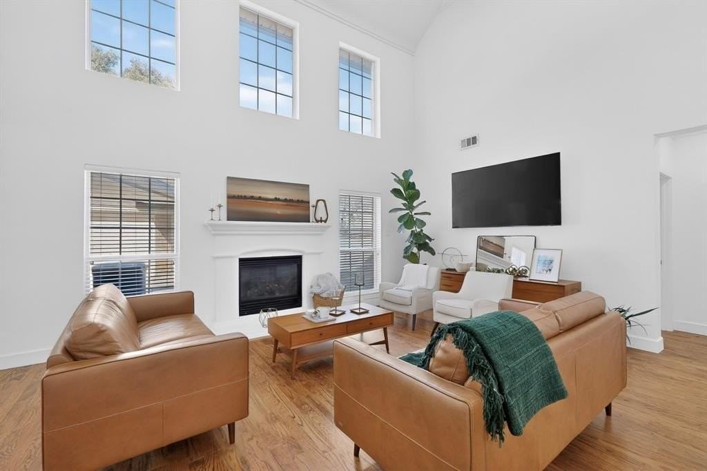 6440 Fianna Hills Dr - Photo 4 of 36