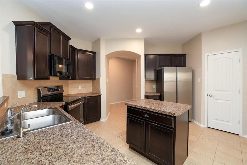 1109 Kaufman Rd - Photo 4 of 22