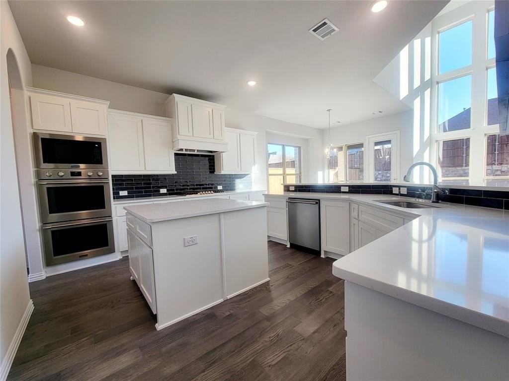 1220 Saint Peter Ln - Photo 7 of 40