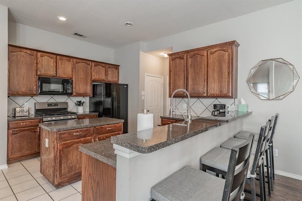 5112 Keating St - Photo 7 of 36