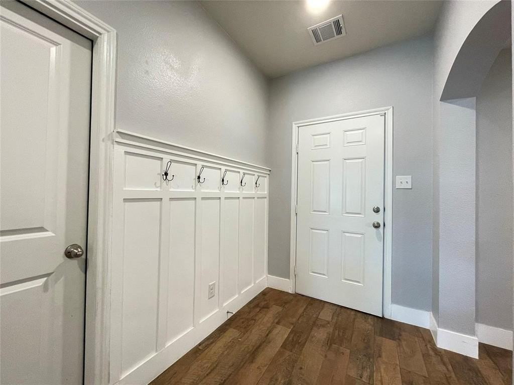 1331 Meadow Creek Dr - Photo 6 of 16