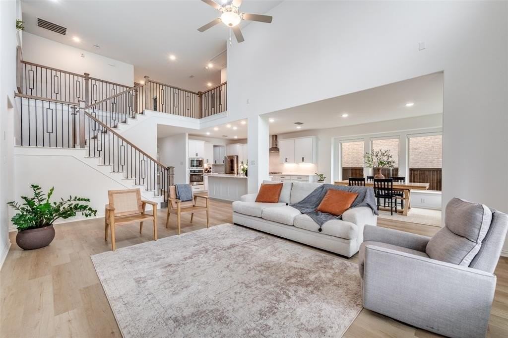 1707 Emilia Dr - Photo 2 of 37