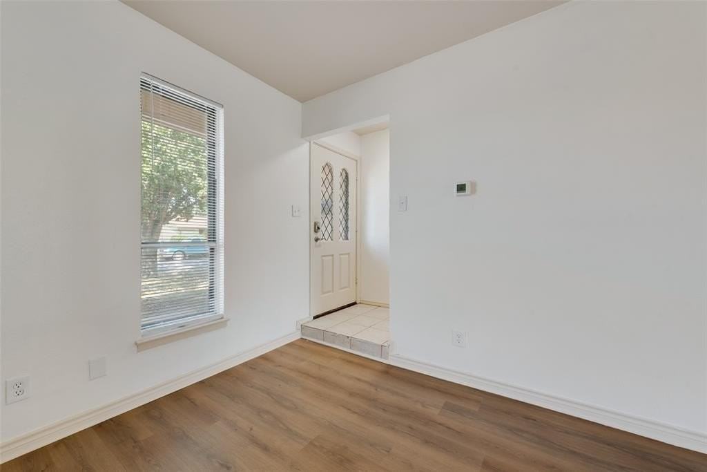 6214 Capestone Dr - Photo 4 of 20