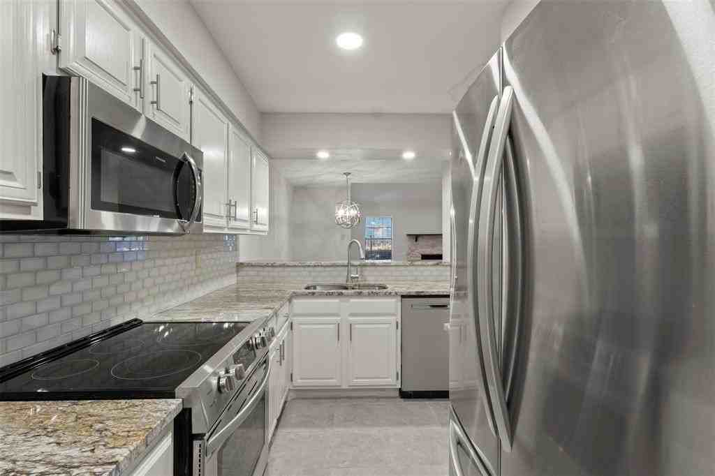 2026 Towngate Dr - Photo 5 of 16