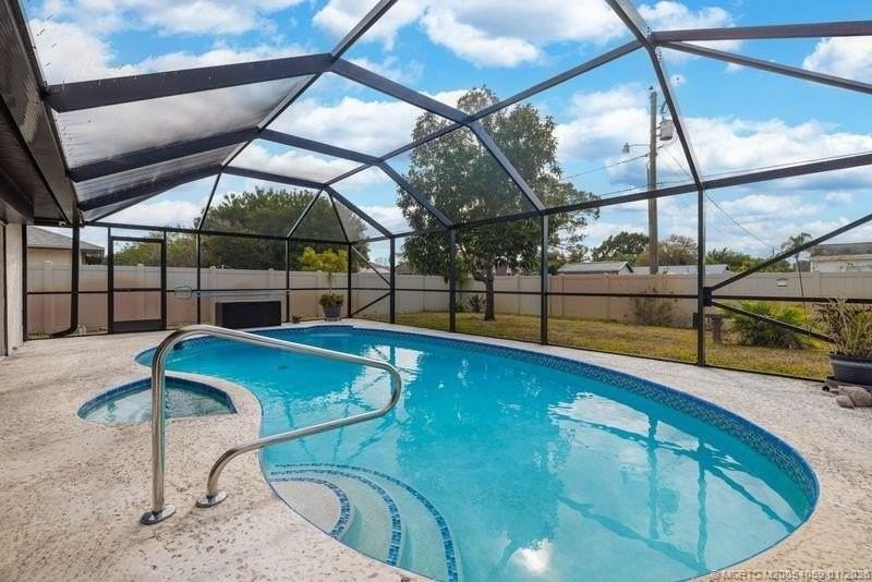 160 Se Duxbury Ave - Photo 2 of 30