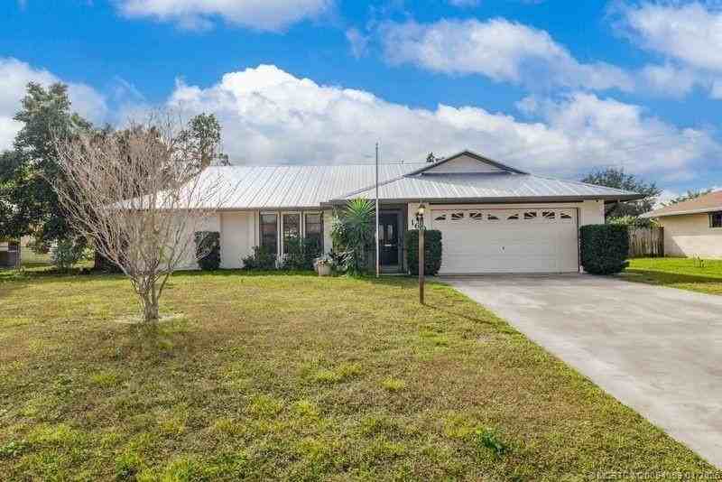 160 Se Duxbury Ave - Photo 4 of 30