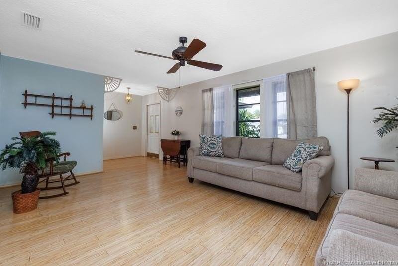 160 Se Duxbury Ave - Photo 5 of 30