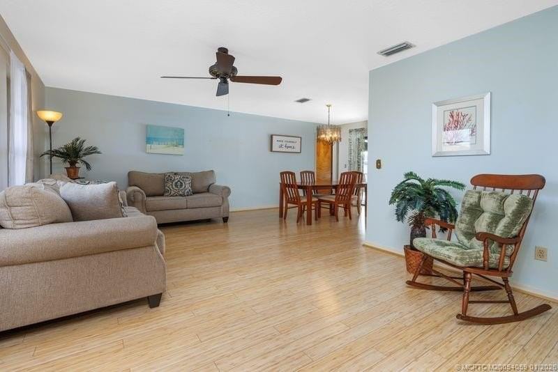 160 Se Duxbury Ave - Photo 6 of 30