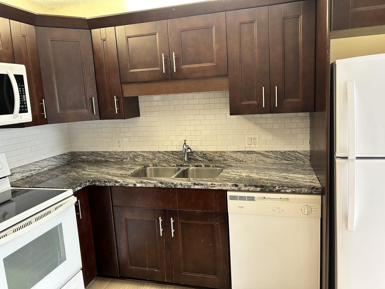 705 7th Ct - Photo 6 of 33