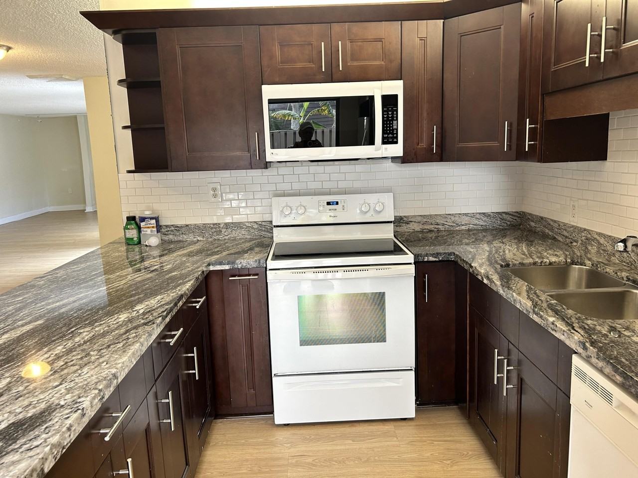 705 7th Ct - Photo 7 of 33