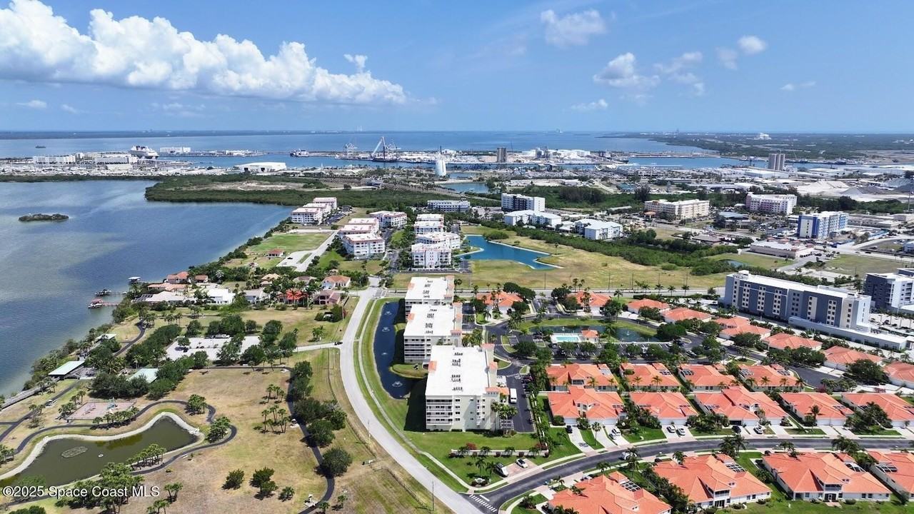 732 Bayside Dr Unit 304 #304 - Photo 5 of 42