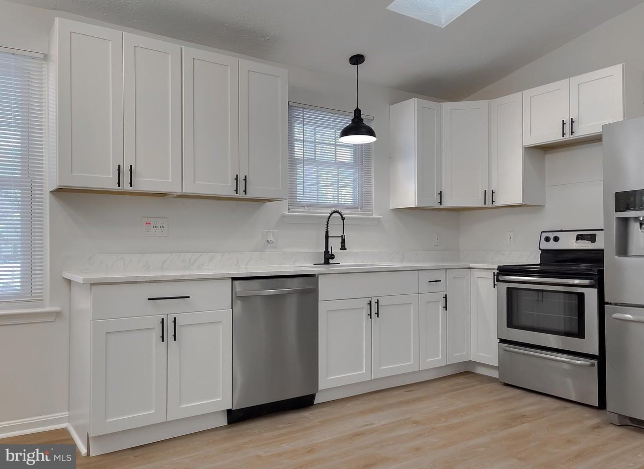 2094 Chapelside Ct - Photo 3 of 35