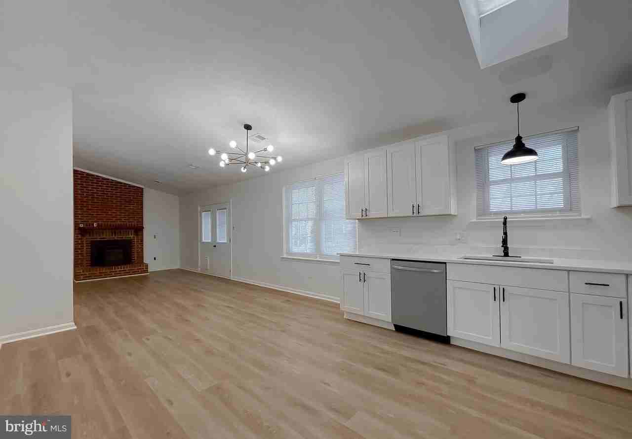 2094 Chapelside Ct - Photo 4 of 35