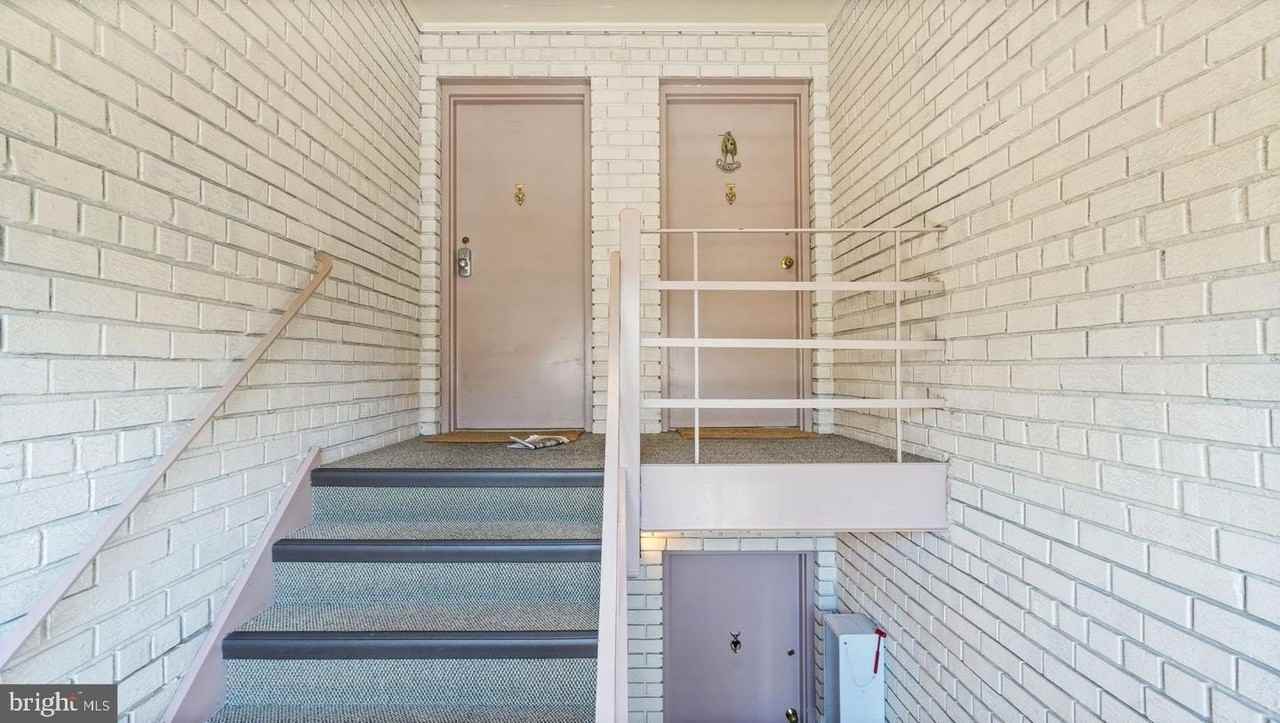 2819 Kalmia Lee Ct Apt 302 #302 - Photo 4 of 28