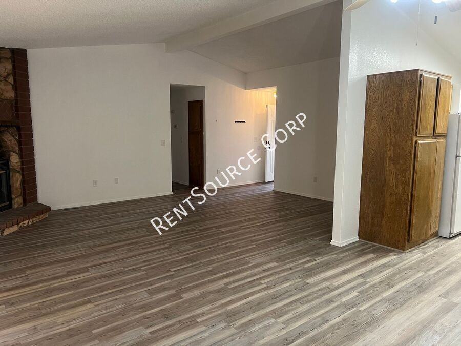 14229 Winchester Dr - Photo 2 of 17