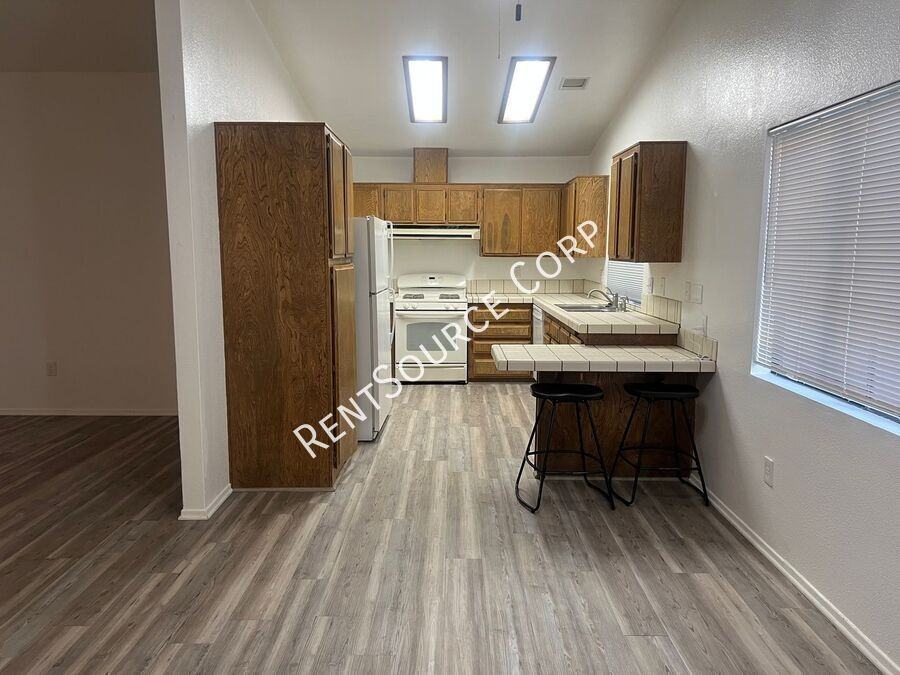 14229 Winchester Dr - Photo 3 of 17