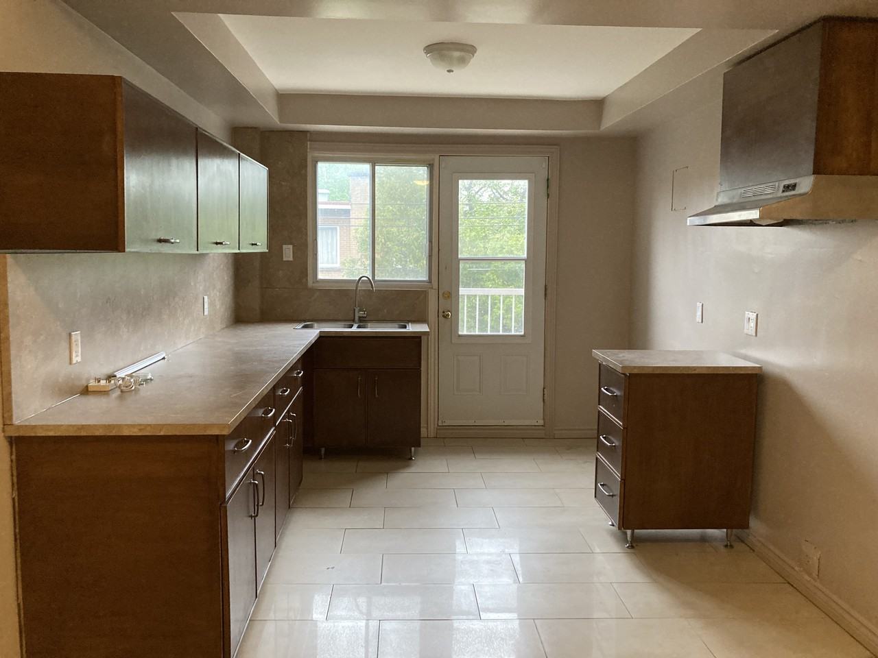 56e Avenue & Rue Victoria - Photo 2 of 3