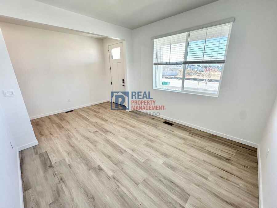 778 N Clubview St - Photo 2 of 23