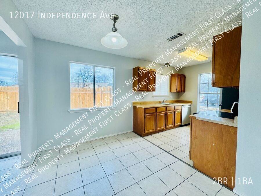 12017 Independence Ave - Photo 6 of 10