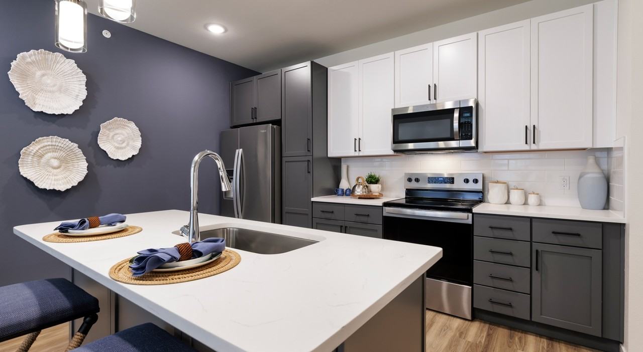 OLYMPIC & - Photo 5 of 35