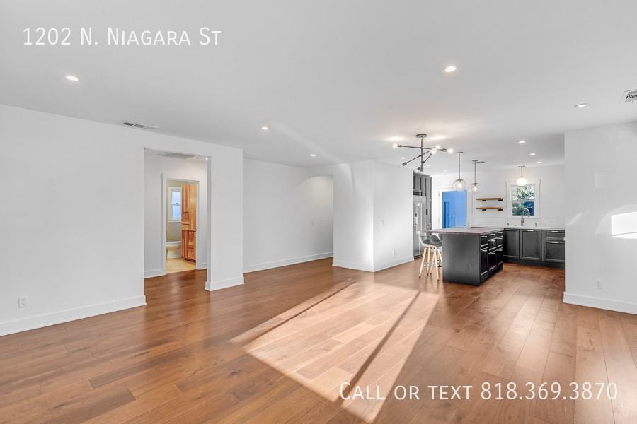 1202 N Niagara St - Photo 5 of 42