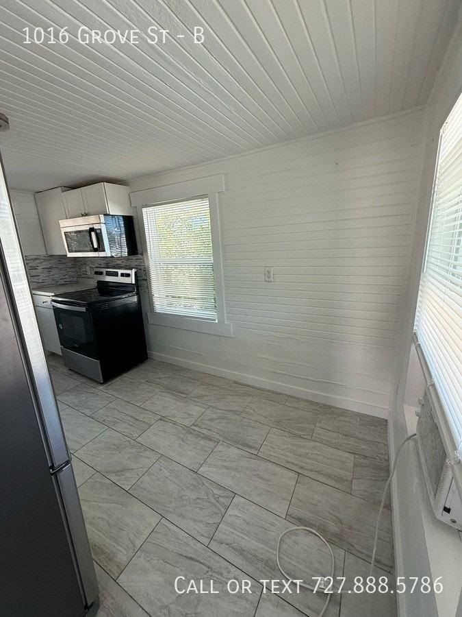 1016 Grove St #B - Photo 7 of 50