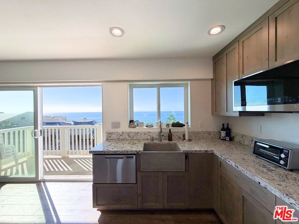 11862 Ebbtide Ln #11862LOWR - Photo 3 of 17