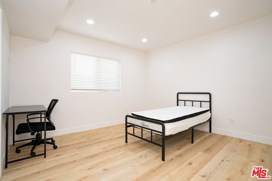 1288 W 35th Pl #1288 - Photo 4 of 7