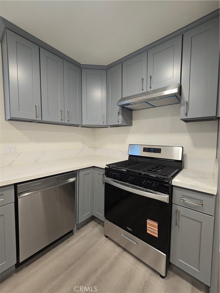 422 W Graves Ave #422 - Photo 5 of 31