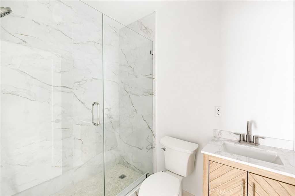 7046 White Oak Ave #7046A - Photo 2 of 23