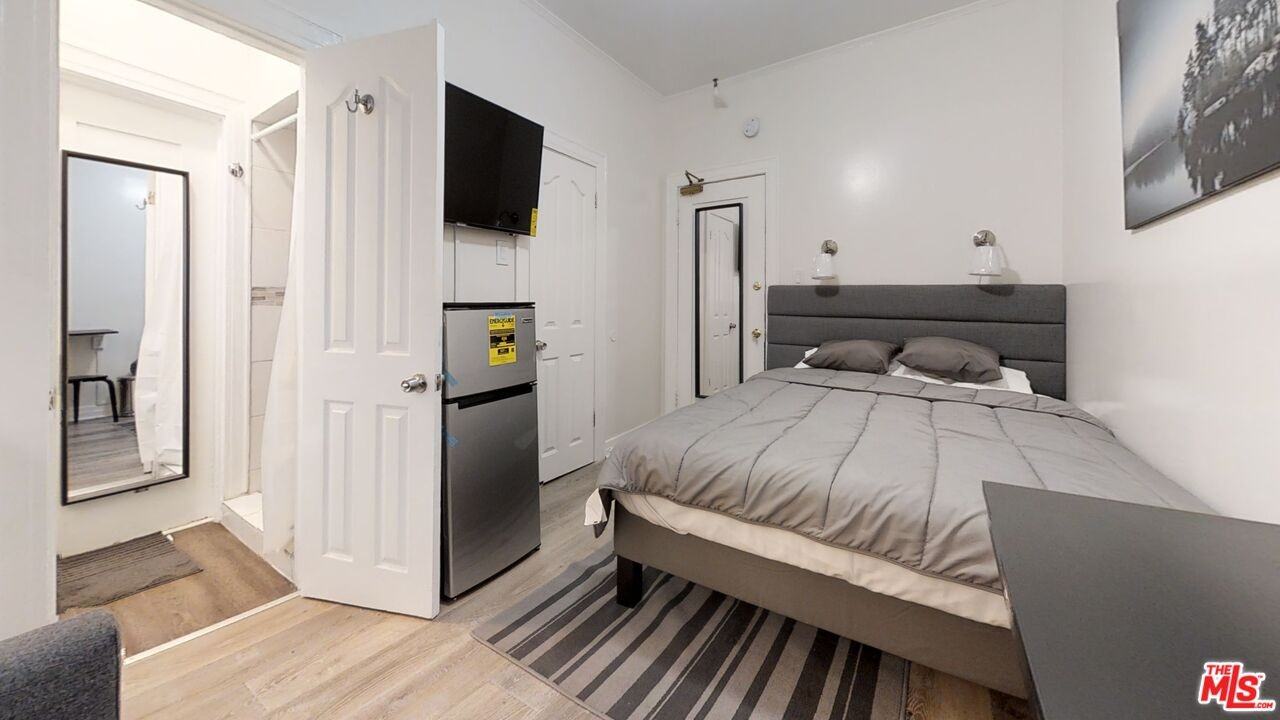 647 W 18th St #647-210 - Photo 4 of 12