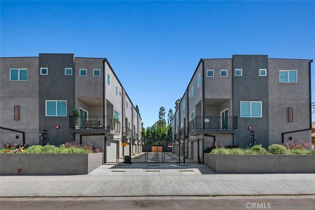 13538 Vanowen St #13538-3 - Photo 4 of 38