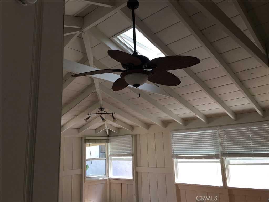 435 1/2 Heliotrope Ave #435 - Photo 2 of 23